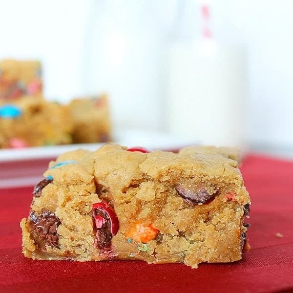 4. Батончики с M&M's и арахисовым маслом