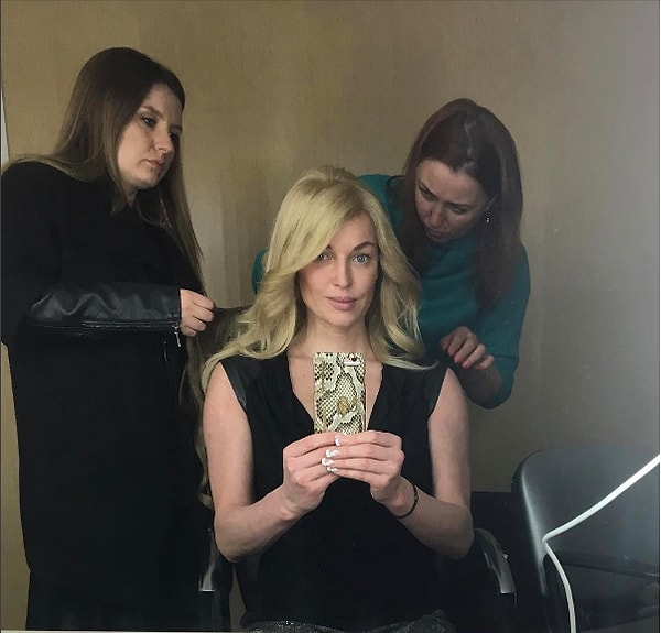 6. Не забыла женщина и об укладке и макияже