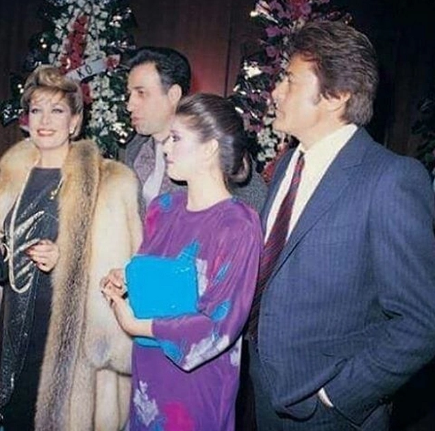 Dört dev isim: Emel Sayın, Kemal Sunal, Gülşen Bubikoğlu, Cüneyt Arkın 1980'li yıllara ait bir karede.