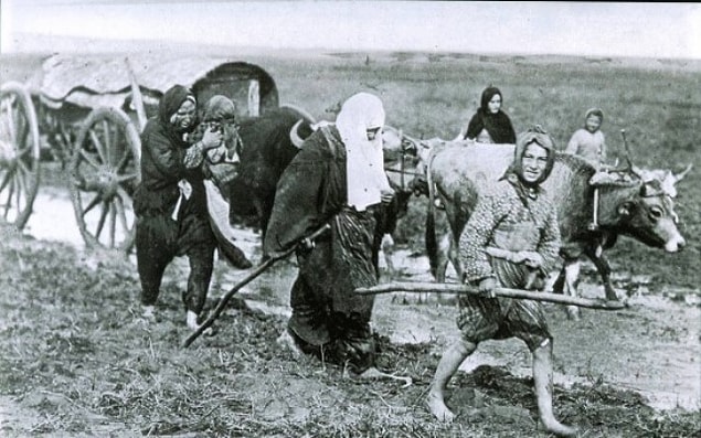 Kahramanımız zorluk ve sıkıntılarla erken yaşta tanışmıştır; ilkokula başladığı yıllarda Balkan Savaşı yüzünden göçmenlikle tanışmış...