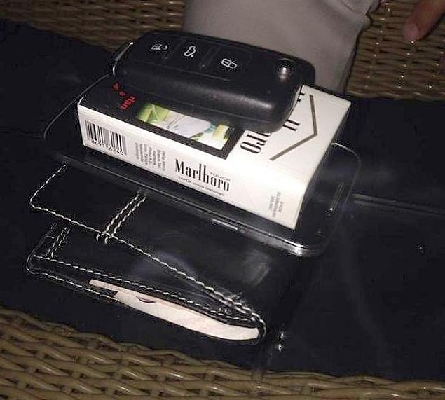 11. Sigara, araba anahtarı, telefon, cüzdan kısacası mal varlığını masanın üzerine koymak onların mekana giriş yaptım deme şeklidir.