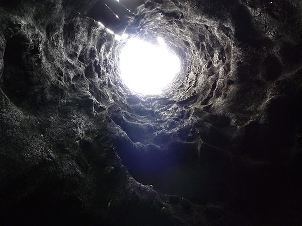 5. Представьте, что вы случайно провалились в такую яму. Что вас больше всего напугало бы внутри нее?