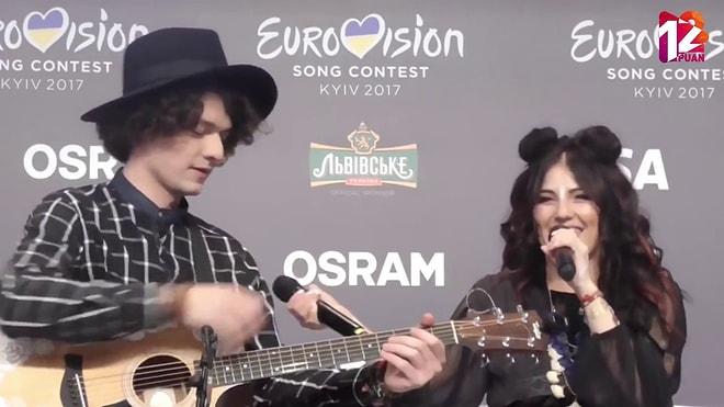 As Bayrakları As! Belaruslu Grup Eurovision Backstage'de Mor ve Ötesinden 'Deli' Şarkısını Söyledi