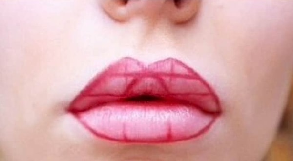 5. Обведите карандашом контур верхней губы.