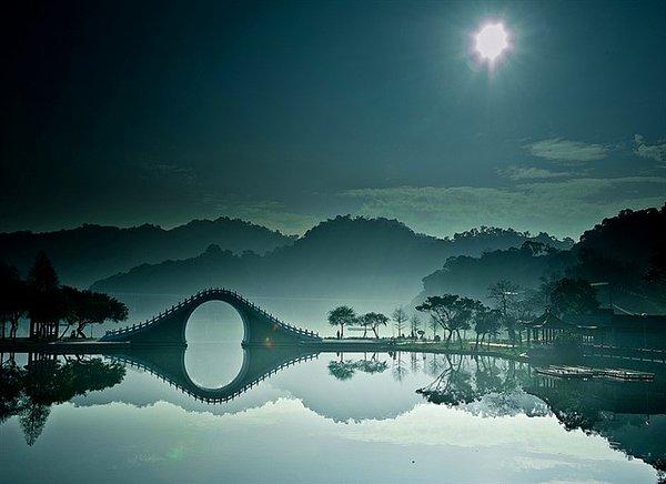 12. Moon Bridge - Tayvan