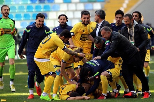 Ankaragücü ve İstanbulspor, Spor Toto 2. Lig Kırmızı ve Beyaz Grup'u şampiyon tamamlayarak TFF 1. Lig'e yükseldi bildiğiniz üzere.