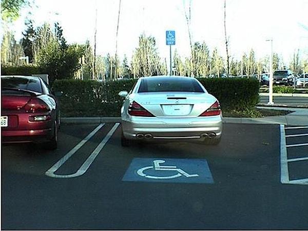 1. Steve Jobs’ın arabasının plakası yoktu ve sık sık engelli park alanına park ederdi.
