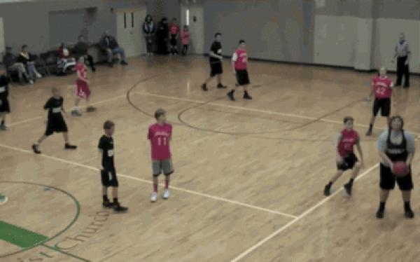 20. "Ya tutarsa!" diyerek tersten basket sallayıp potaya sokan maceraperest. 🙃