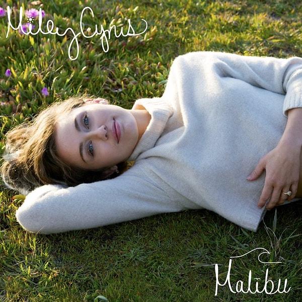 Yeni şarkısı Malibu'nun kapağında ve klibinde son derece doğal!