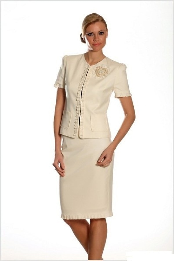 8. Платье, говорящее "С третим развелась, пожелайте успехов четвертому!"