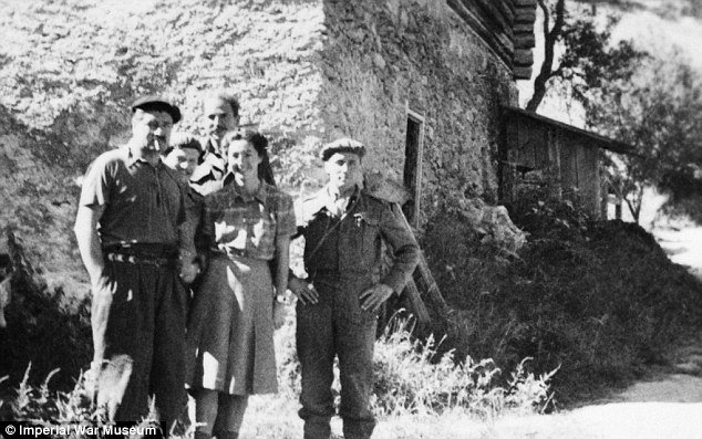 6. А что ещё хуже, так это то, что Британия даже лишила Кристину гражданства. Там ей сказали, что в её услугах "больше не нуждаются".