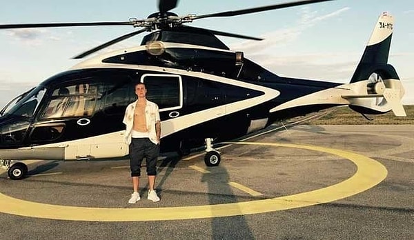 6. Вертолет, который доставит его из отеля на место проведения концерта