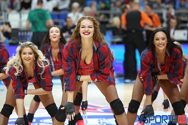 11. CSKA Moskova'nın dansçı kızları sahayı ısıtacak.