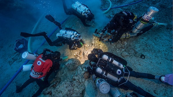 1. Механизм был найден на борту затонувшего римского корабля и назван в честь греческого острова.