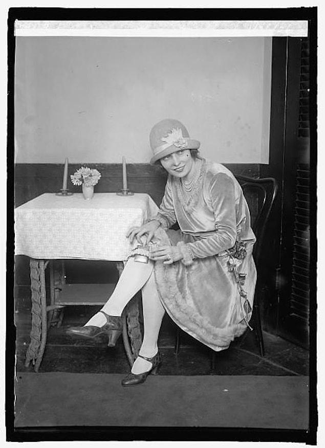 17. Rebel with a garter flask, 1926