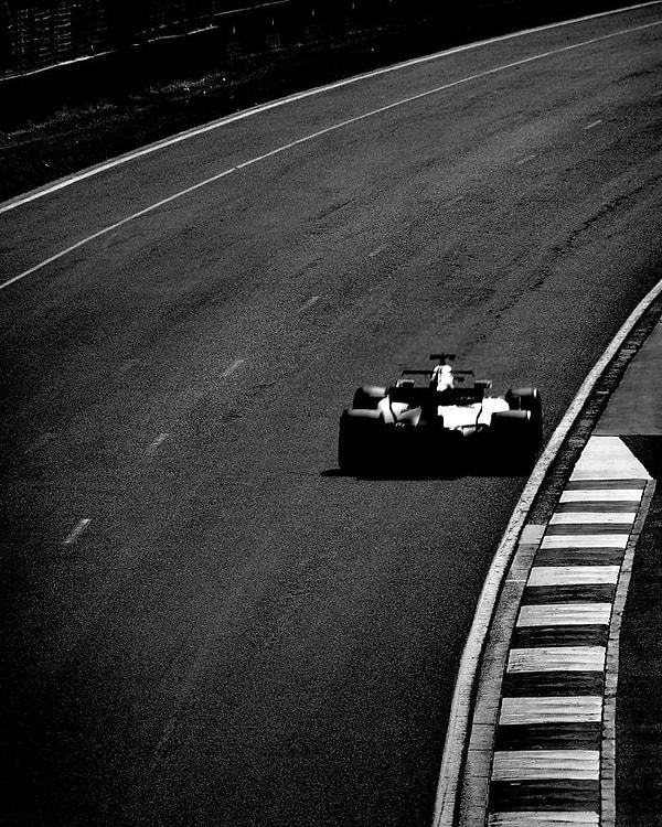 9. Paul, 1969 yılına ait bir spor dergisinde Indy 500'ün fotoğraflarını görünce bunlardan esinlenerek F1'i Graflex'le ölümsüzleştirmeye karar vermiş.