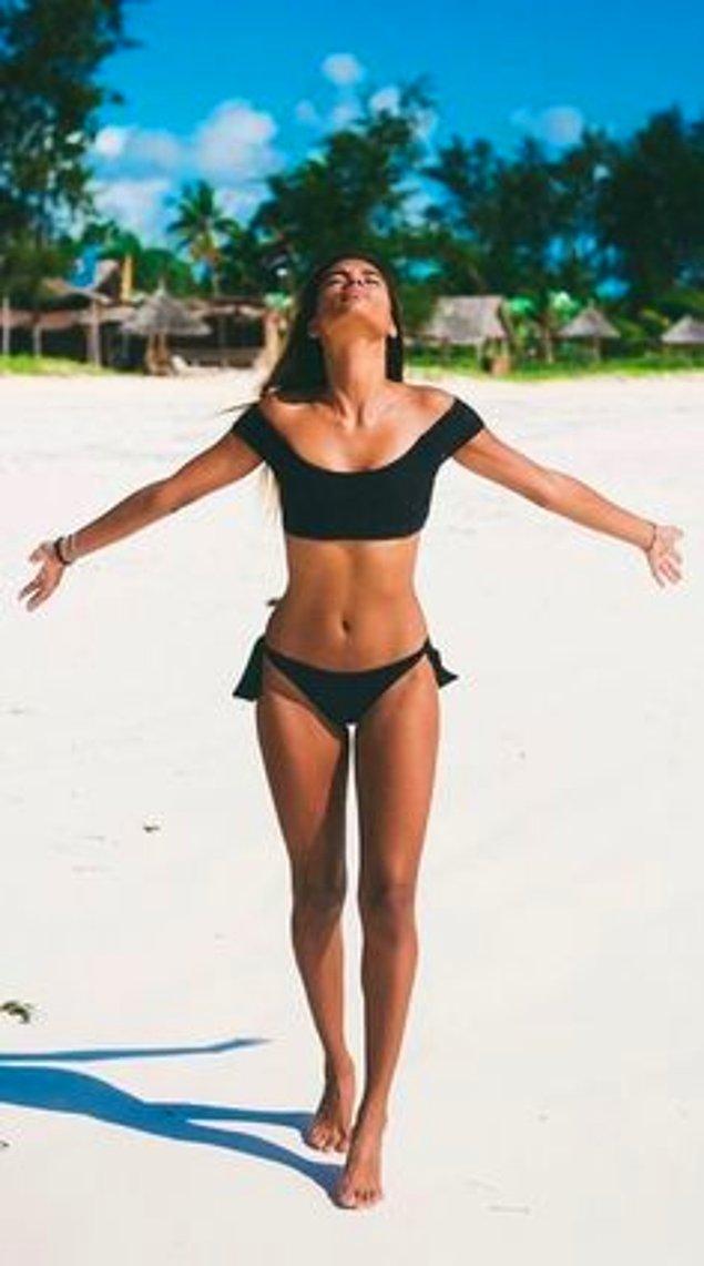 4. Adriana Lima bu bikiniyi o beyaz kumlu plajlarda belki daha güzel taşıyor olabilir ama bu model bizde de asla fena durmaz  🤗