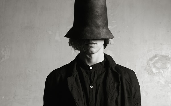 1. Представьте, что вы познакомились с Михаилом в пятницу, а встретившись с ним в понедельник, заметили, что он ведет себя как абсолютно другой человек. В чем может быть проблема?