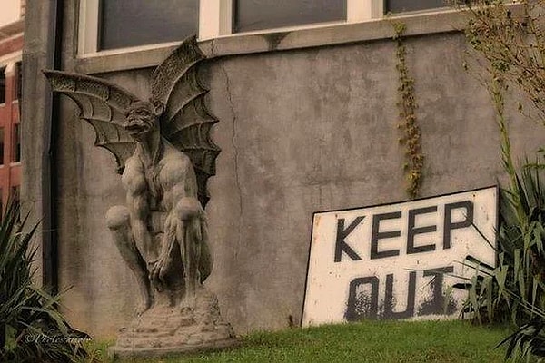 7. Около 63 тыс. пациентов этого санатория умерло до 1961 года, пока "Уэйверли Хиллс" не закрыли