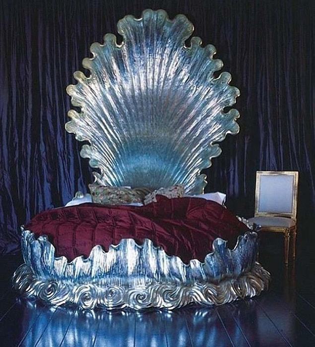 4. Gothic bed