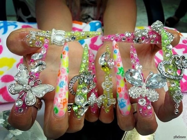 6. При желании эти ногти можно сдать в ломбард. 😜 Ну точно дорого богато!