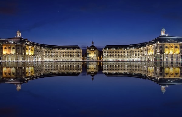 30. А в Бордо нет ничего величественного