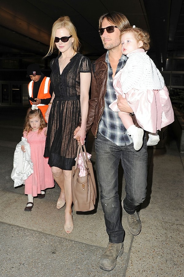 3. Кидман рожала свою первую общую с Китом Урбаном дочь под кантри.