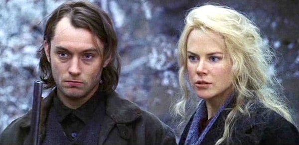 5. Николь - пианистка, а в фильме "Холодная гора" можно даже услышать ее игру.