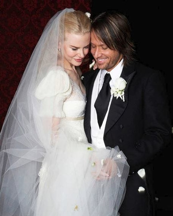 10. Николь Кидман и Кит Урбан попросили своих гостей не дарить им подарки на свадьбу, а вместо этого сделать пожертвования в пользу детской больницы Сидней.