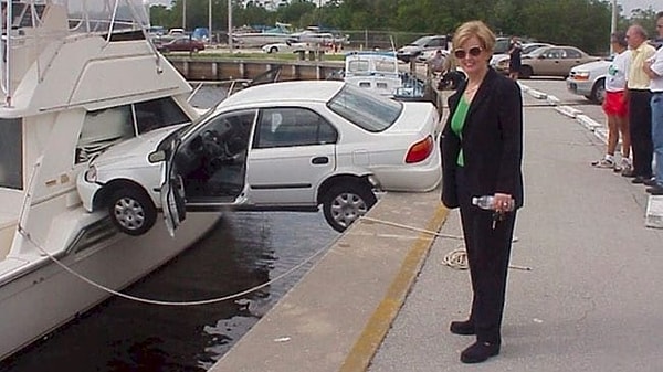 7. В Теннесси и Миссисипи водитель женского пола должен сопровождаться мужчиной, идущим впереди с флажком