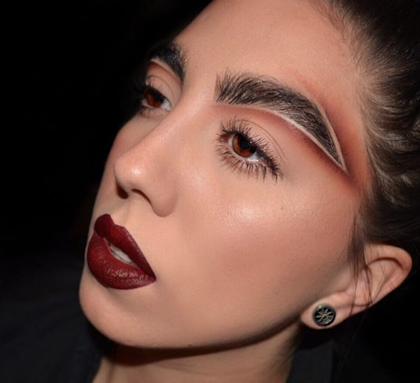 1. В индустрии макияжа брови все активнее занимают ведущее место.