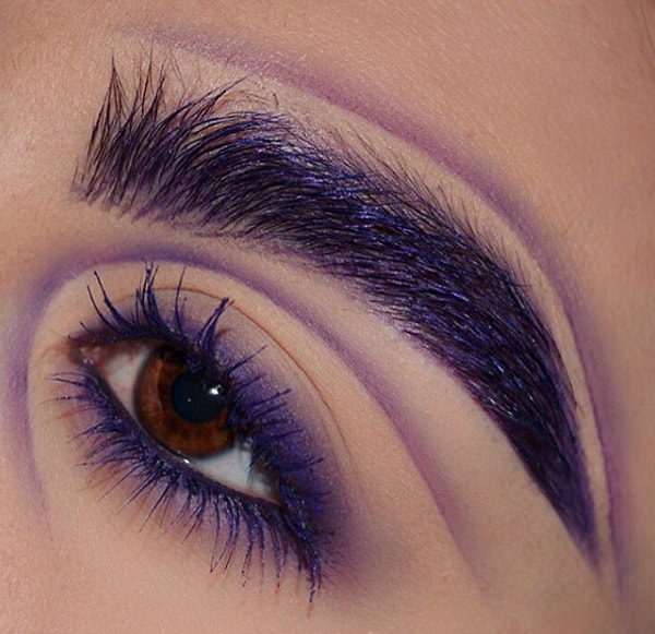 4. И речь идет не о форме самих бровей, а о линиях вокруг них.