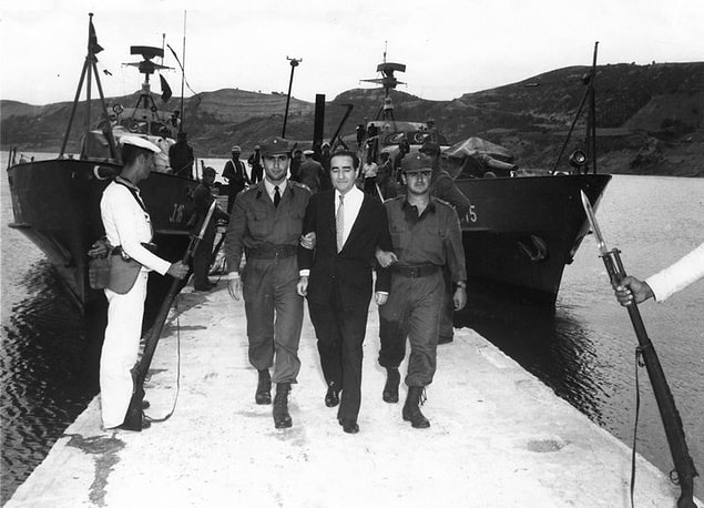 Tam toparlanmışken şu siyasetiniz baş ağrıttı.