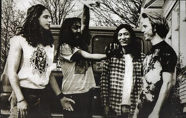 6. Soundgarden'ın kuruluşunda davul çalıyordu.