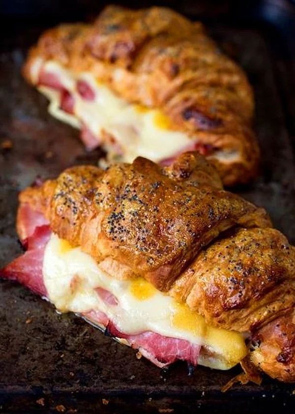 2. Необычные тосты из круассанов на перекус: