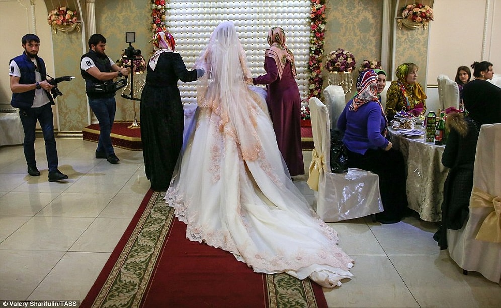 Как выглядит традиционная чеченская свадьба в Грозном