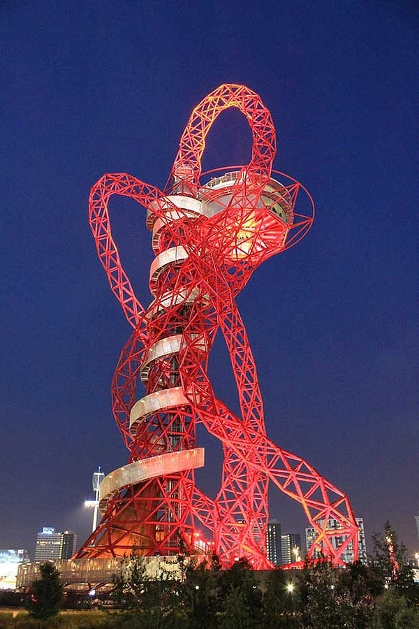 4. Смотровая башня и скульптура "ArcelorMittal Orbit" (Великобритания)