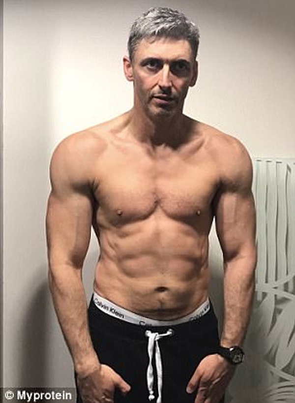 12. Благодаря спорту и здоровому образу жизни у него появилось больше энергии, чтобы играть с детьми, да и его жене не на что жаловаться ;)