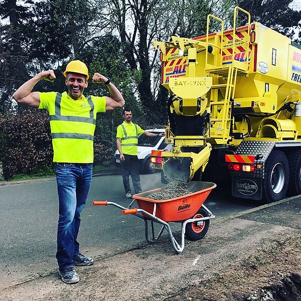 14. Как видно на фото, новые навыки помогают ему и в работе!