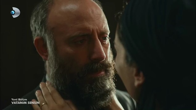 Koskoca sert ve ketum general Cevdet'i öpücüklerle minnoş eden Azize! 😂