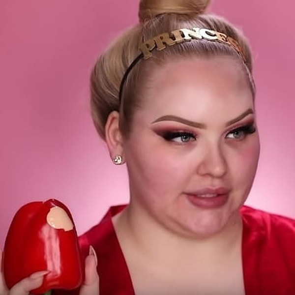 1. Перец для контуринга? Серьезно? Нам одним кажется, что стоит перестать использовать еду для нанесения косметики?