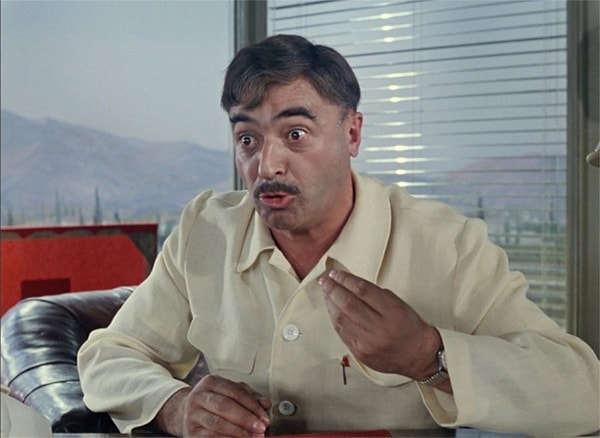 6. По чистой случайности оказалось, что секретарь партийной организации "Мосфильма" носил фамилию Сааков (созвучную Саахову в фильме), из-за этого чуть не пришлось переозвучивать весь фильм.