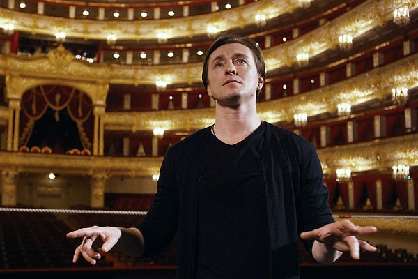 9. Безруков пишет картины