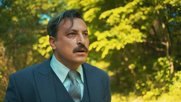Yunan dev bir ordu ile saldıracak, İngilizler her şeyi kurup kenara çekildiler, ama bizim içimiz en azından bir konuda rahat: Tevfik'in maskesi düştü!