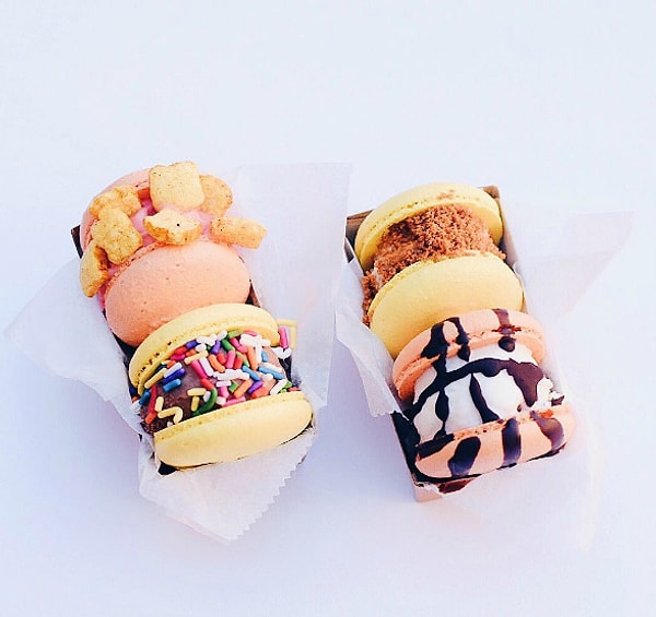 4. Но не только это отличает эту кондитерскую от других производителей пирожных макарон во всём мире 😜