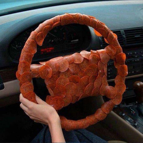 2. Девушка, вы в магазин за колбасой? А зачем? Она же прямо перед вами!