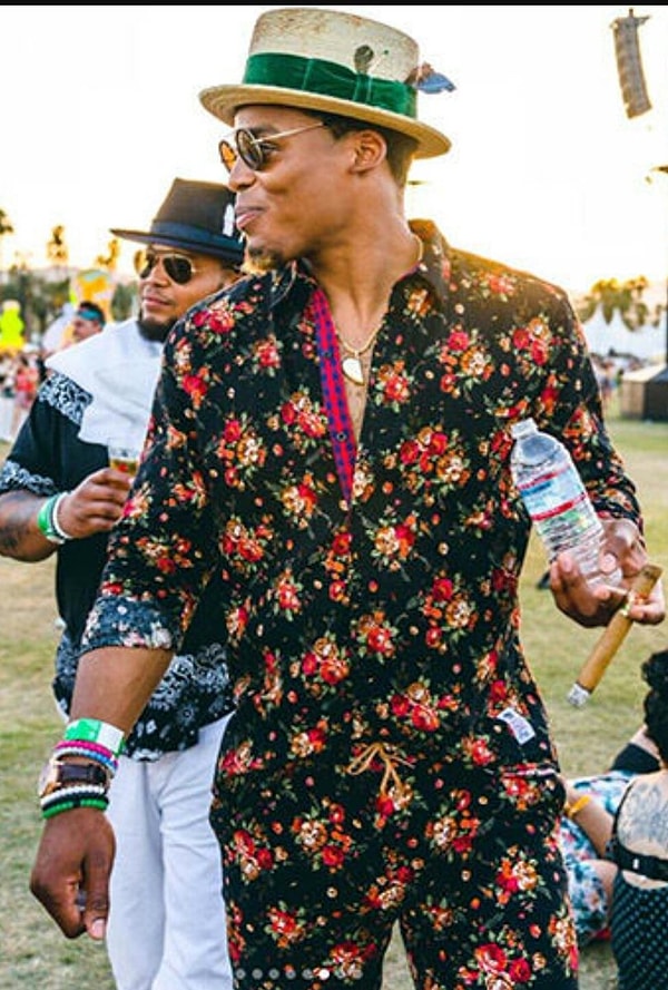 5. А на прошедшем фестивале "Coachella" уже можно было заметить мужчин в ромперах. Например, футболиста НФЛ Ньютона Кэма: