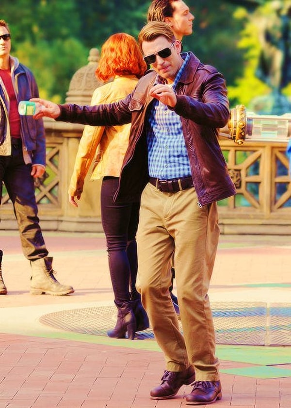 7. А американский актёр Крис Эванс умеет танцевать чечётку