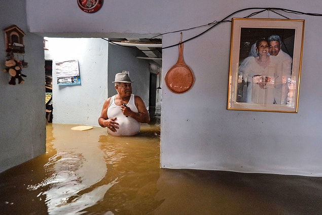 8. Kolombiya'da yaşanan yoğun yağmurlar sonucu taşan Cauca Nehri birçok evin su basmasına sebep oldu.