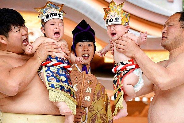 18. Japonya'da her yıl düzenlenen Ağlayan Bebek Sumo etkinlikleri, 1 Mayıs.